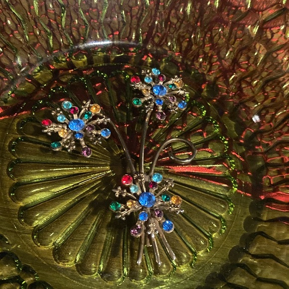 1960s gold tone rhinestone flower bouquet. - Picture 5 of 6